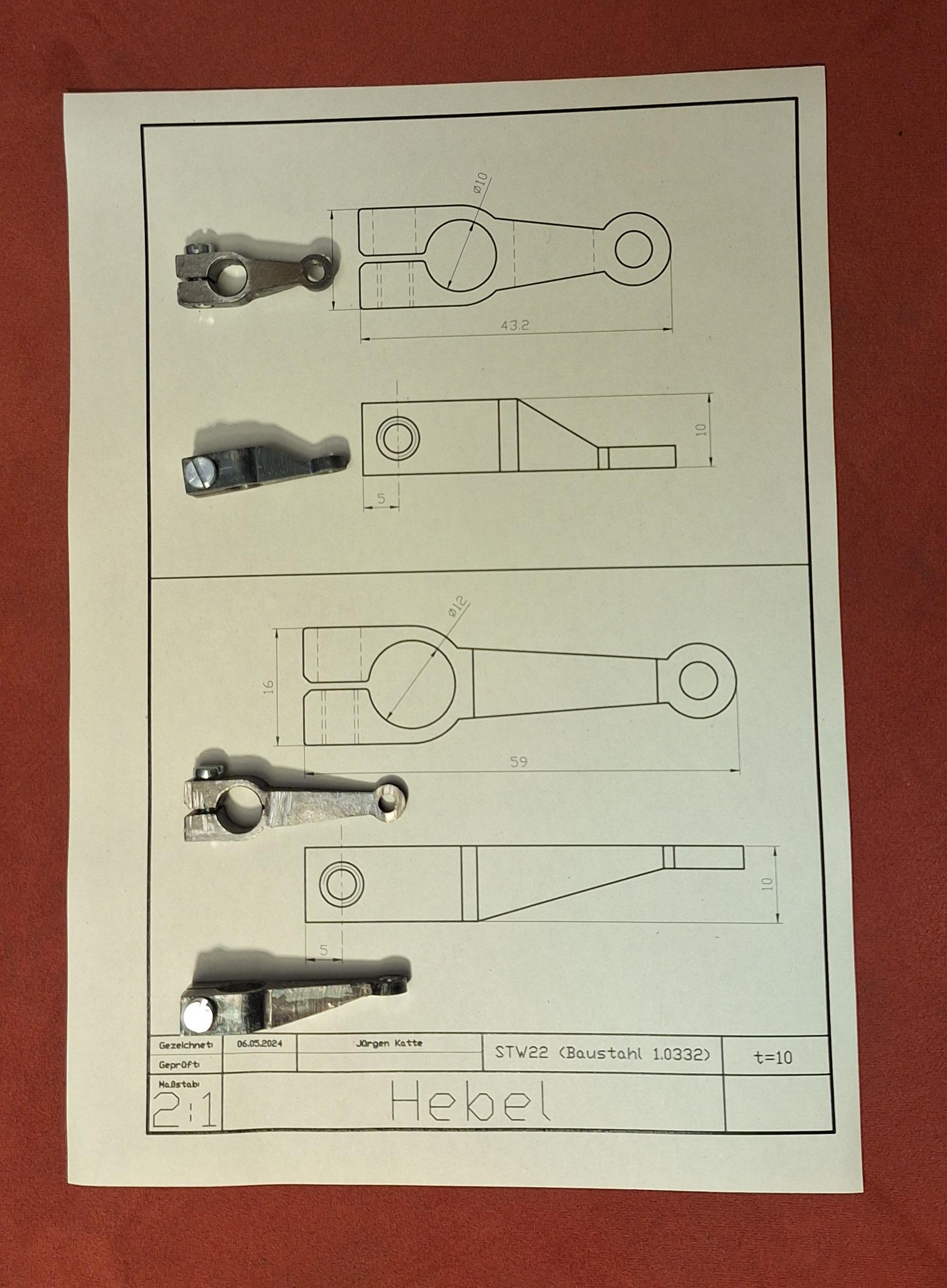 Die kleinen hebel zur Zünd und Gasverstellung unter dem Lenkgetriebe